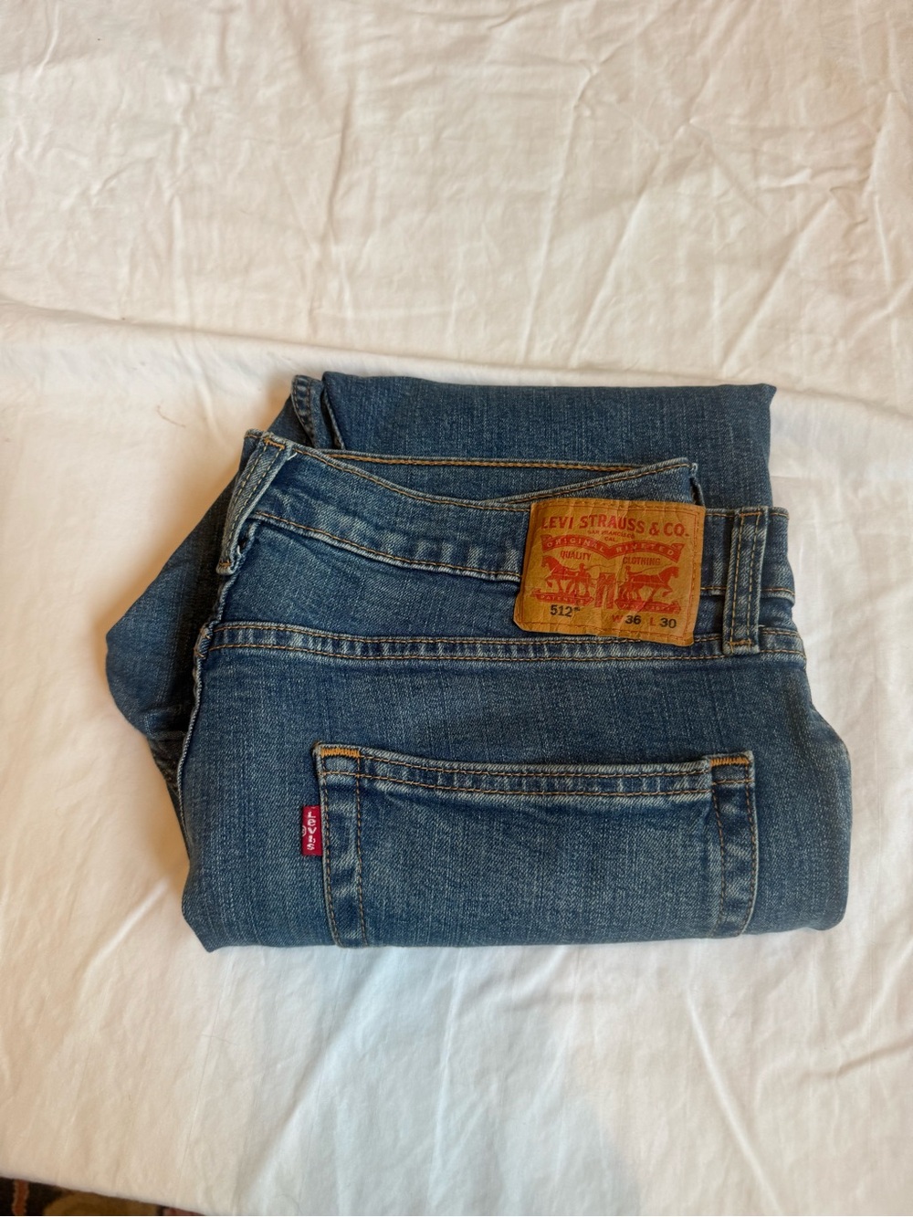 Levi's 512 Slim Straight Jeans in Medium Blue with Tan Patch Size 36 x 30 - Picture 2 of 11